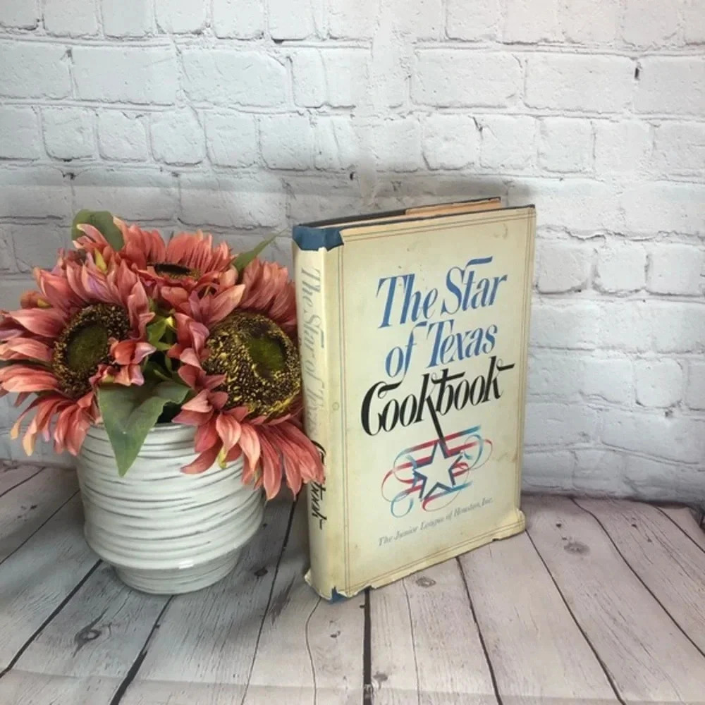 Vintage 1983 THE STAR OF TEXAS THE JUNIOR LEAGUE of HOUSTON cookbook